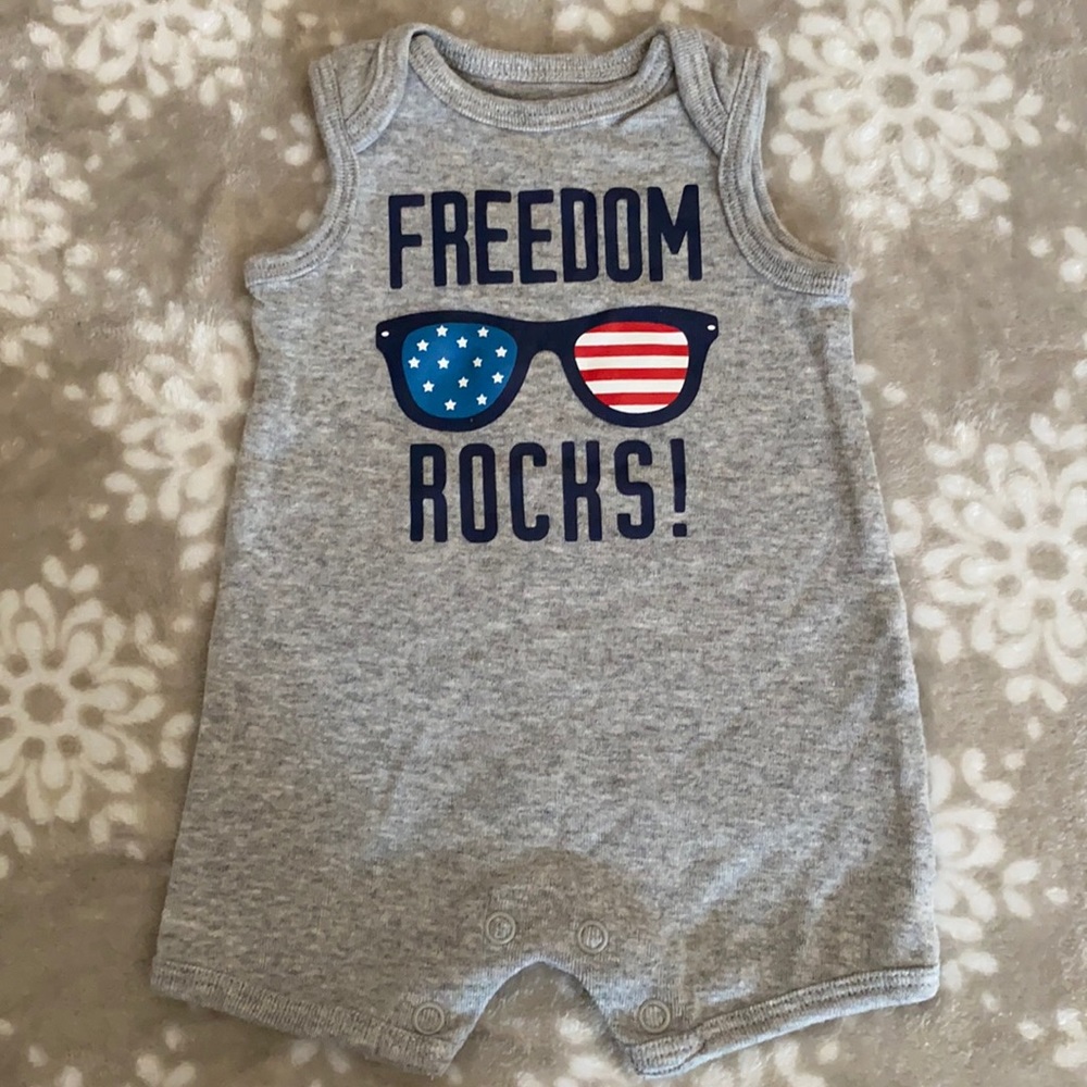 Carter’s baby boy bodysuit size new Born